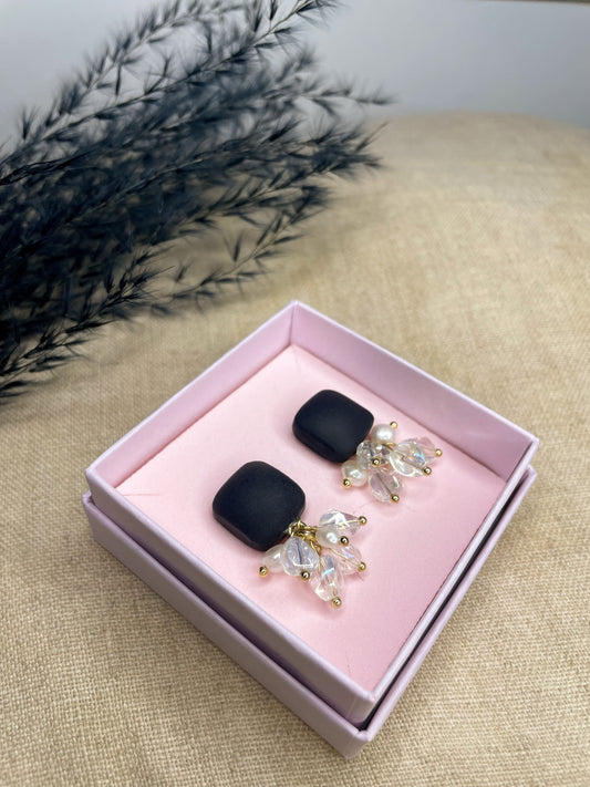 Beea -nappikorvakorut